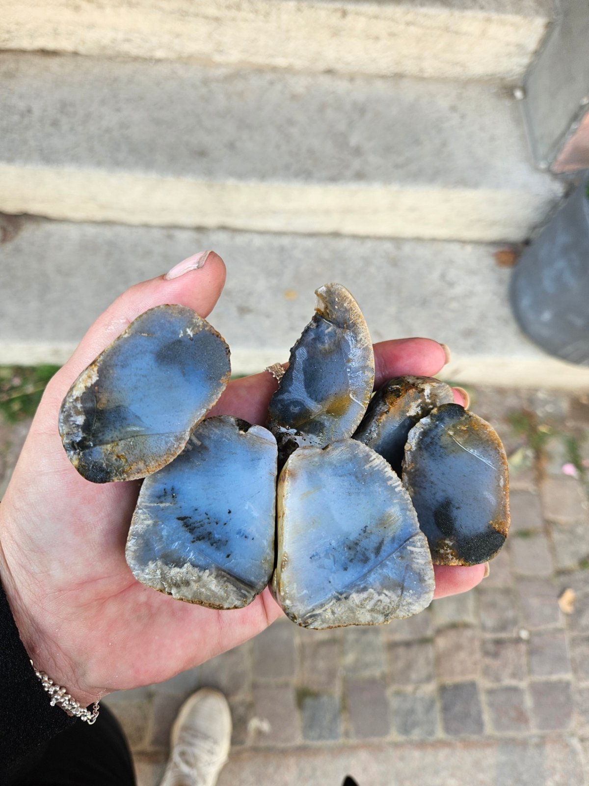 Allt börjar med en sten