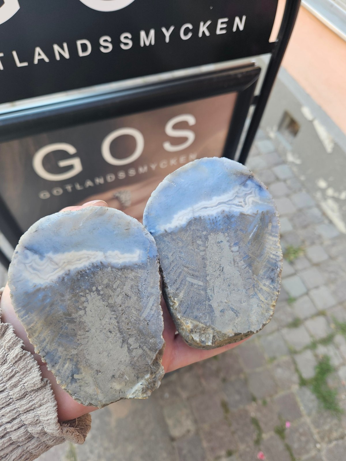 Allt börjar med en sten